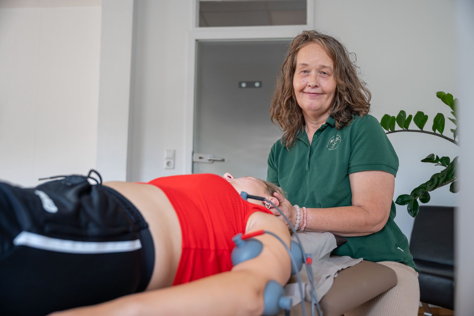 Nackenbehandlung bei einer Patientin